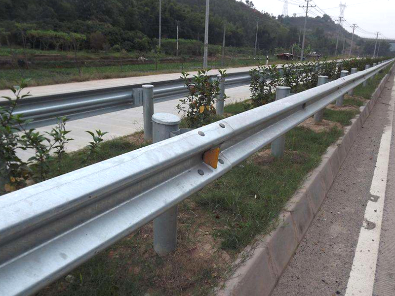 高速公路波形护栏的施工技术